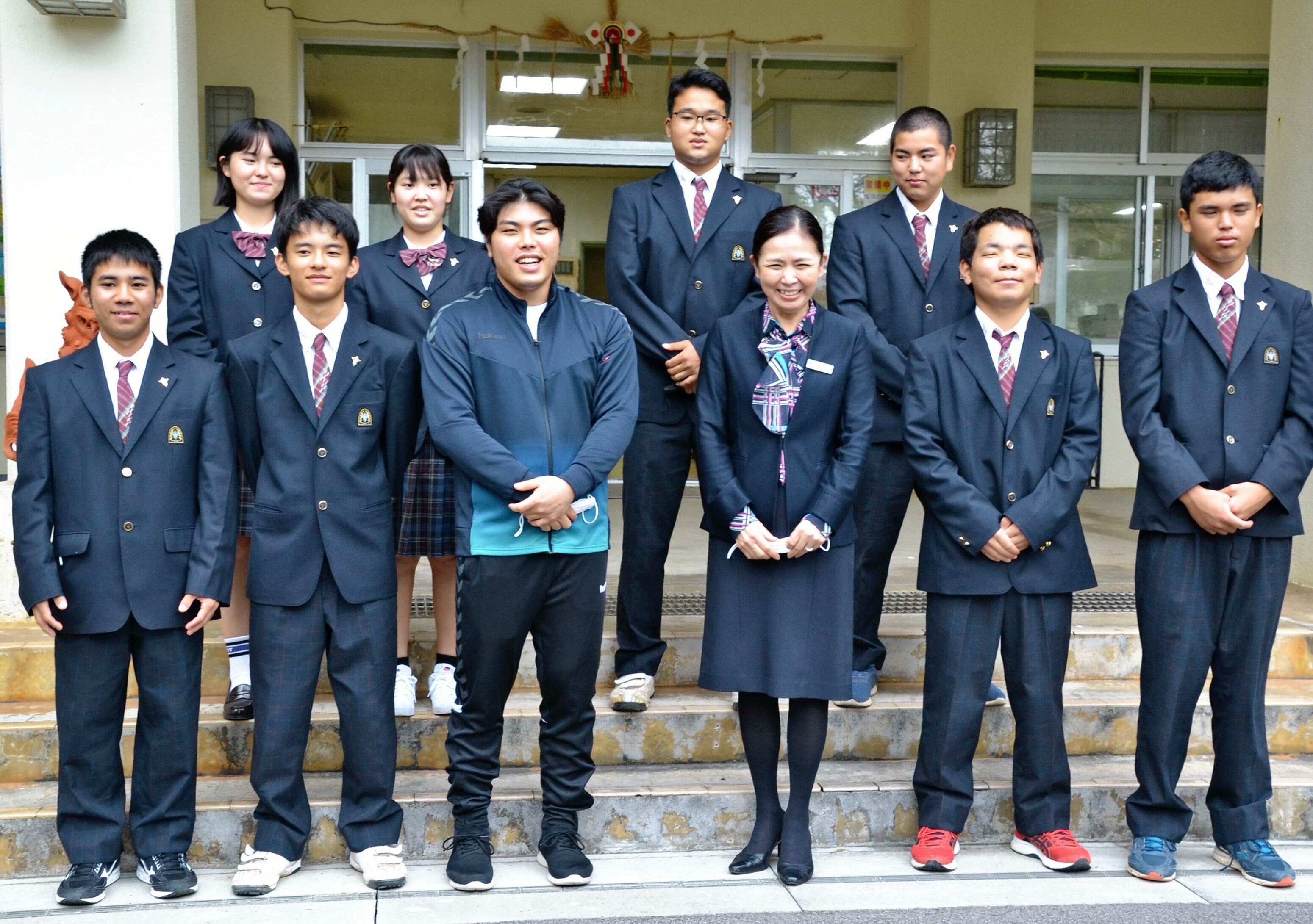 八重山商工高等学校　制服 61d98a61776561499e000000.jpg