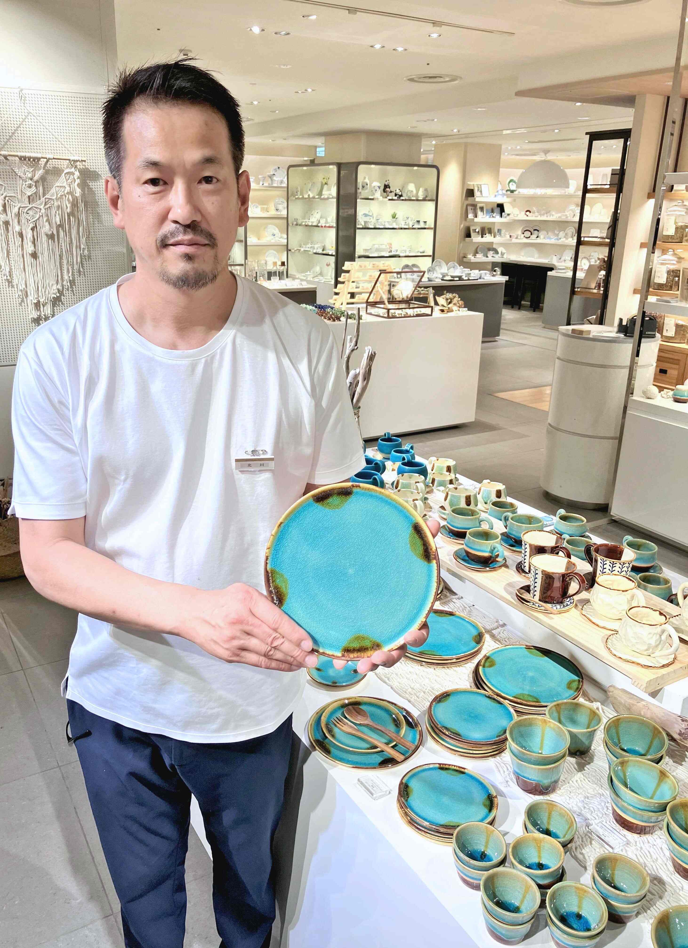 未使用 沖縄やちむん 【工房:ei-bow】 北川 稔:作 丸皿・角小皿 未使用 沖縄やちむん 【工房:ei-bow】 北川 稔:作 丸皿・角小皿